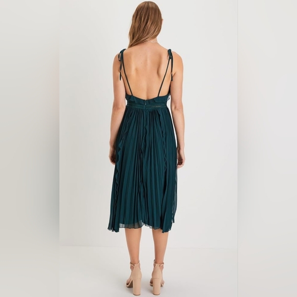 lulu's pleated midi dress v-neckline size S color emerald green - Picture 5 of 16